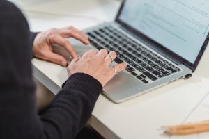 KnowBe4 versterkt wereldwijde bescherming tegen dreigingen met coaching in eigen taal en API-gestuurde e-mailbeveiliging